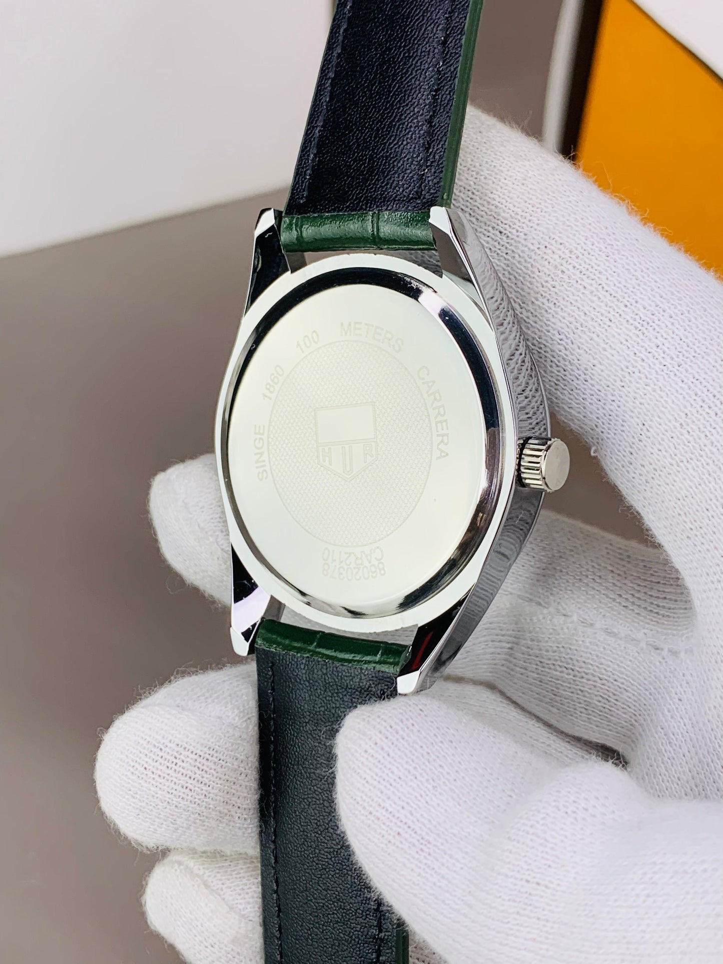 Tag C5 White/Black